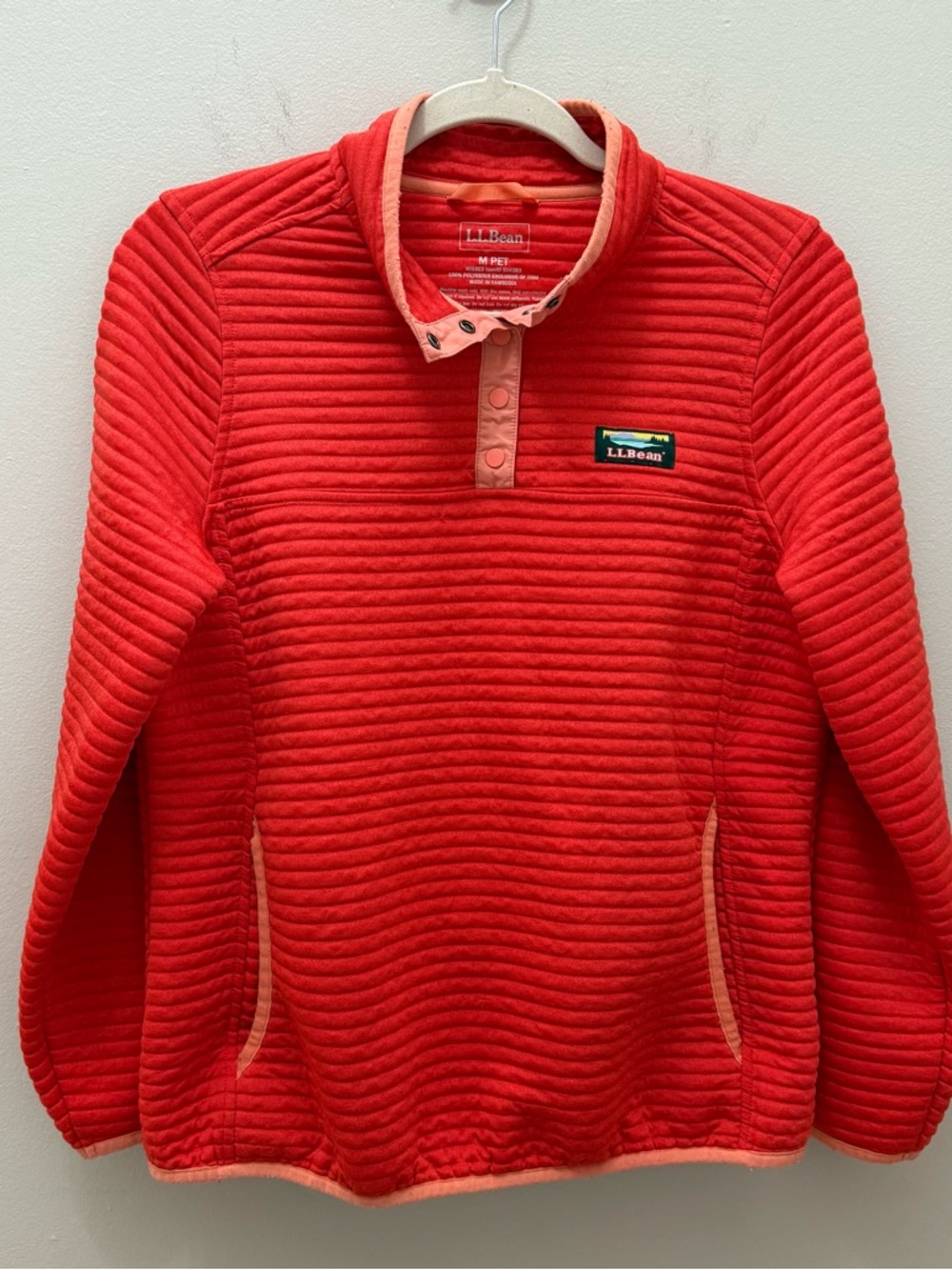 L.L. Bean Women's Red Quilted Snap Pullover With Peach Color Detail Size medium